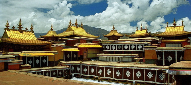 Résultat de recherche d'images pour "images jokhang tibet"