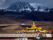 Stupa en or de Muya et Mur de prières