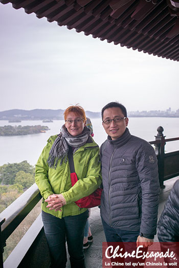 Marie avec son guide Yang à Hangzhou