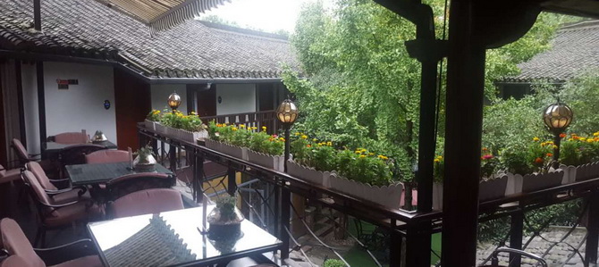 Yurong West-Lake Cottage Holiday Hotel