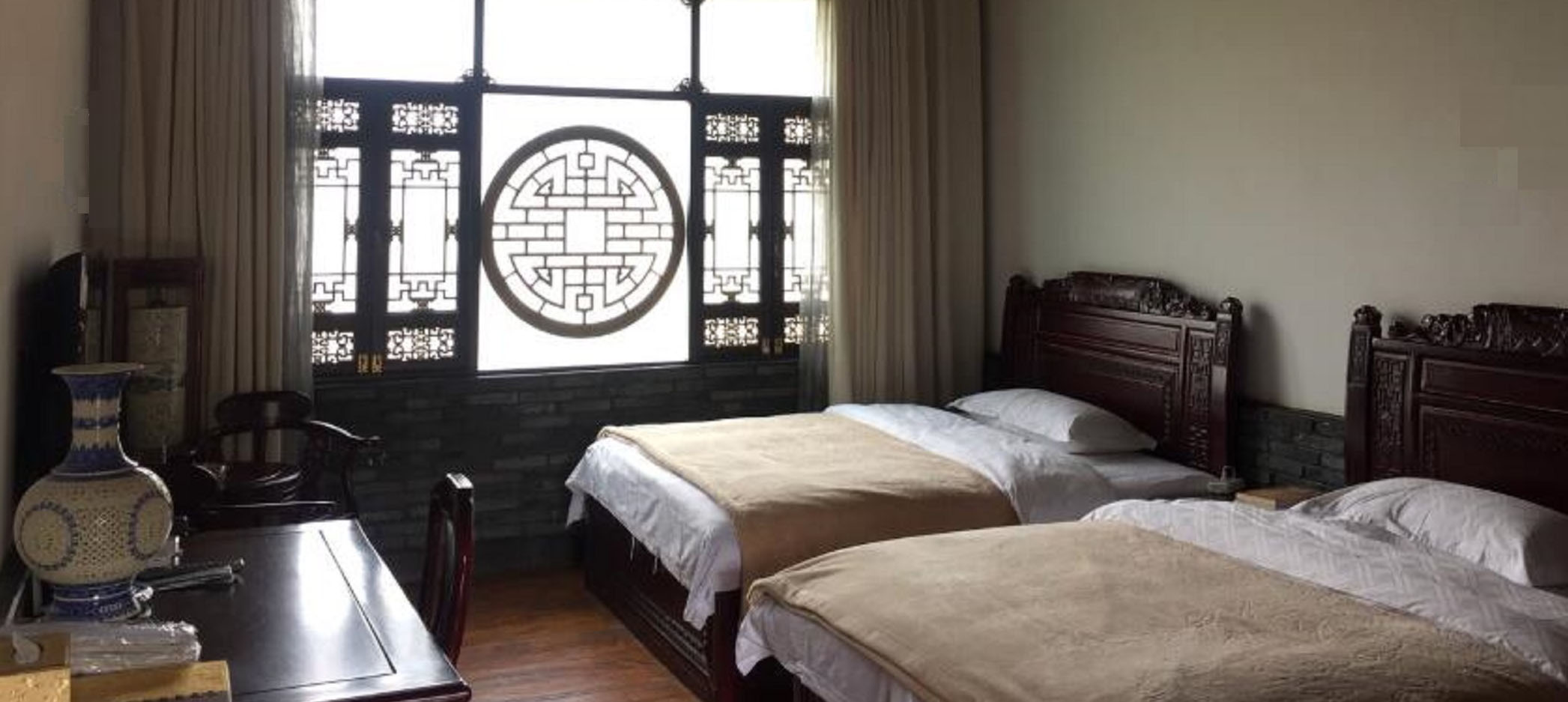 Dongchuan Hongtudi Shanju Hotel