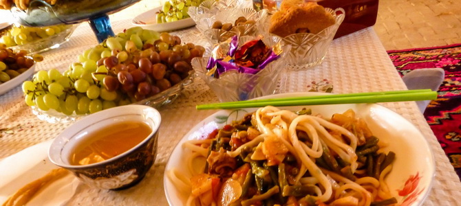 Diner chez les Ouïghours Turpan Xinjiang