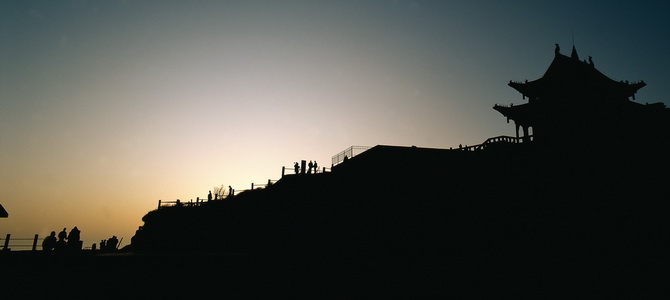 Taishan et lever de soleil sur la mer de nuage Tai'an Shandong