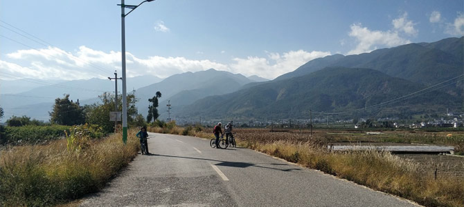 Balade à vélo au bord du Lac Erhai Dali Yunnan
