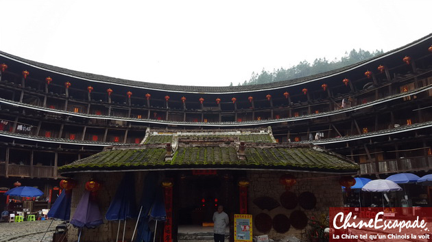 L'intérieur d'un Tulou Hakka simple