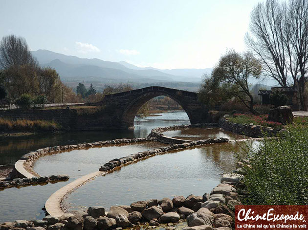 Pont de Yujin à Shaxi, Chine Escapade