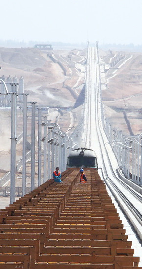 Ligne Lanzhou-Urumqi en construction