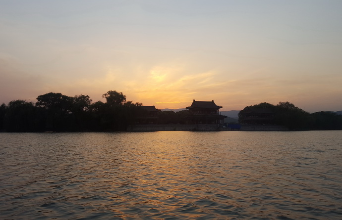 Palais d'été au coucher du soleil